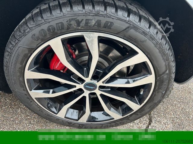 ピックアップトラック PORSCHE Macan Turbo 3,6L V6 PANO/BOSE/CARBON/ALCANTARA
