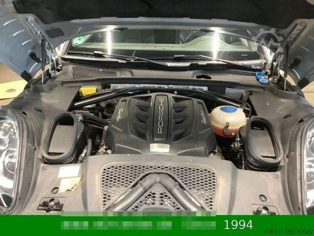 ピックアップトラック PORSCHE Macan Turbo 3,6L V6 PANO/BOSE/CARBON/ALCANTARA
