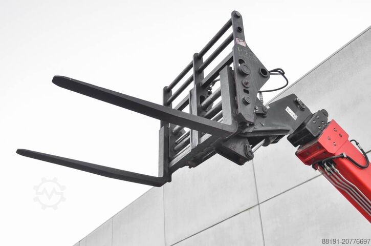 Teleszkópos rakodó Manitou MT 933