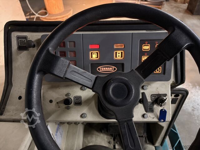 Lavasciuga pavimenti Tennant 7400
