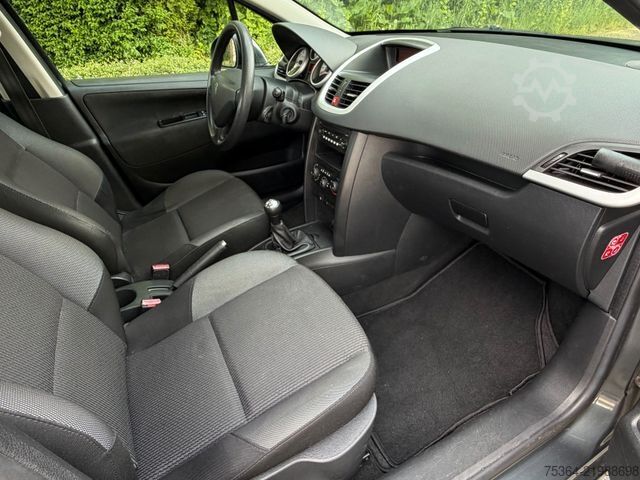 Skåpbil PEUGEOT 207 Tendance  1.4  VTi 70 kw 5 Türig Klima Eu5
