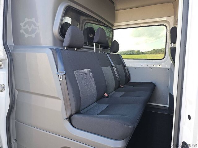 VOLKSWAGEN CRAFTER 35 2.0 L3H3 Dubbele Cabine LED Adaptieve Cruise Camera Euro6 Trekhaak Automaat! VW CRAFTER 35 2.0 L3H3 Dubbele Cabine LED Adaptiev...