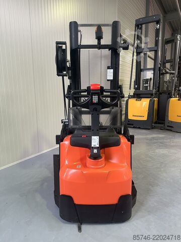 SWE 120 XR * DEMO !! REACH - MAST + Tilthanterande gafflar + Sido förflyttning !! TOYOTA SWE 120 XR * DEMO !!  REACH - MAST  +  Tilting Forks + S.S.  !!