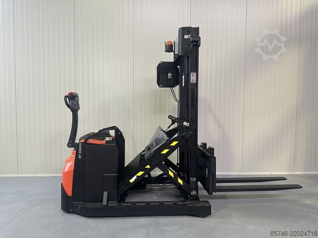 SWE 120 XR * DEMO !! REACH - MAST + Tilthanterande gafflar + Sido förflyttning !! TOYOTA SWE 120 XR * DEMO !!  REACH - MAST  +  Tilting Forks + S.S.  !!