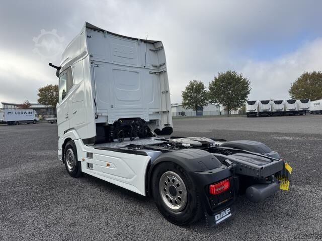 Vakio vetoauto DAF XG+ 530 FT 4x2 VExec Standklima Intarder Leder