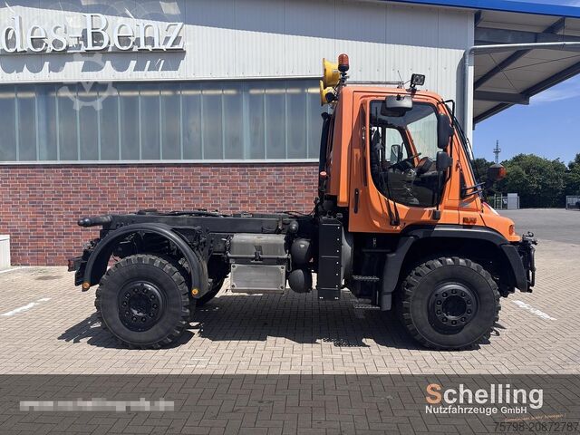 Speciallastbil MERCEDES-BENZ U500