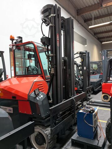 Vierwegestapler Combilift CBE4000 TRIPLEX 6500 FULL CABIN FREE LIF