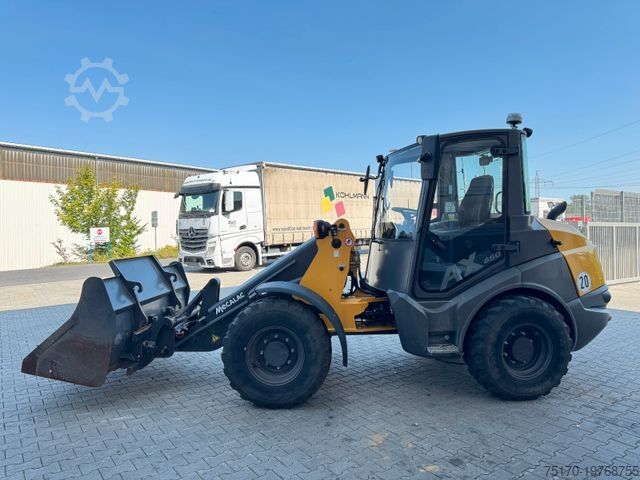 Radlader MECALAC AX850 / nur 671h / 11.2022 / Gabel / Schaufel