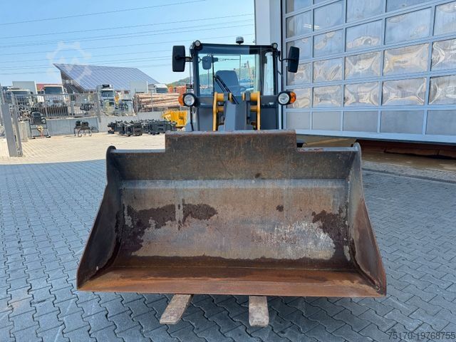 Radlader MECALAC AX850 / nur 671h / 11.2022 / Gabel / Schaufel