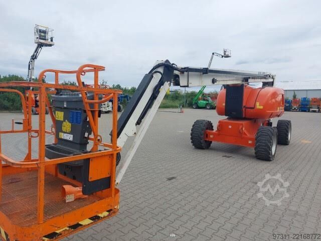 Platform kerja teleskopik yang diartikulasikan JLG 800AJ