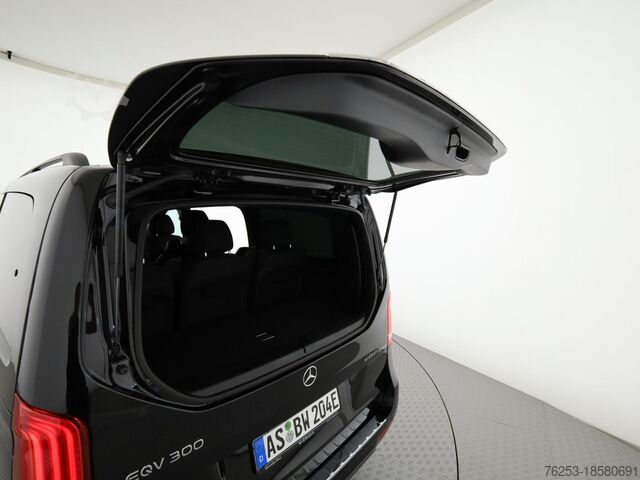 Kleinbus Mercedes-Benz EQV 300 lang (7 Sitzer) SpurW Sport Navi ACC LM