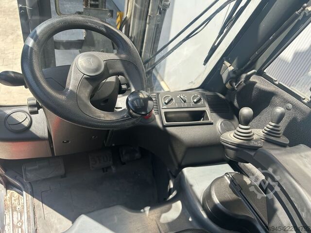 Electric 3-wheel forklift Linde E20PHL-01