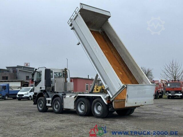 三向自卸卡车 Iveco 340T50 Trakker 8x4 Bordmatik Links/Rechts/Hinten