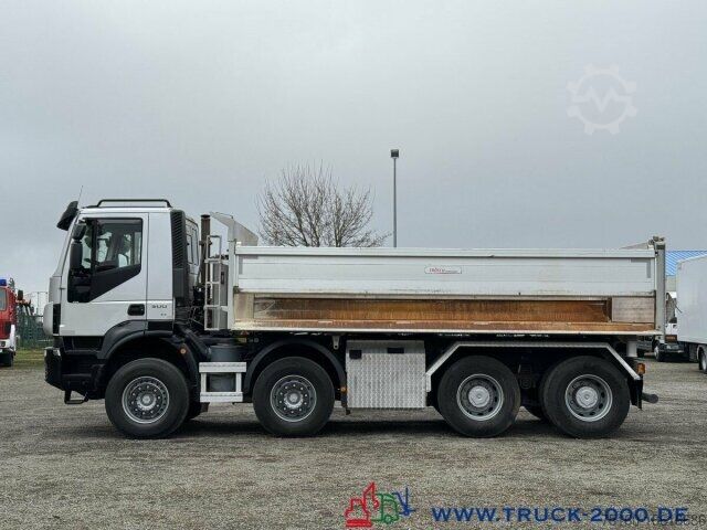 三向自卸卡车 Iveco 340T50 Trakker 8x4 Bordmatik Links/Rechts/Hinten