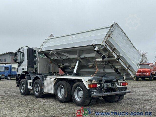 三向自卸卡车 Iveco 340T50 Trakker 8x4 Bordmatik Links/Rechts/Hinten