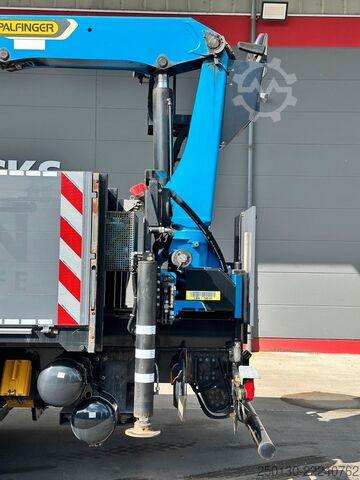 Flatbed truck MAN TGX 26.520 Baustoffpritsche PALFINGER