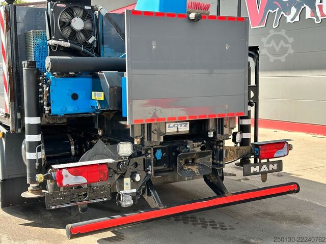 Flatbed truck MAN TGX 26.520 Baustoffpritsche PALFINGER