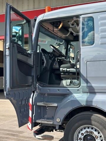 Flatbed truck MAN TGX 26.520 Baustoffpritsche PALFINGER