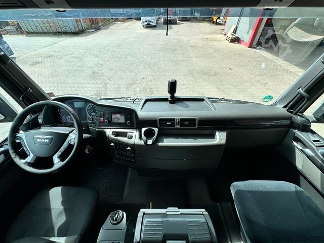 Flatbed truck MAN TGX 26.520 Baustoffpritsche PALFINGER