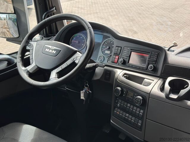 Flatbed truck MAN TGX 26.520 Baustoffpritsche PALFINGER