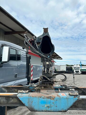 Flatbed truck MAN TGX 26.520 Baustoffpritsche PALFINGER