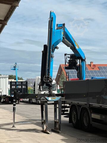 Flatbed truck MAN TGX 26.520 Baustoffpritsche PALFINGER