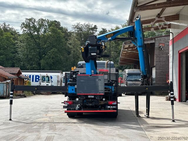 Flatbed truck MAN TGX 26.520 Baustoffpritsche PALFINGER