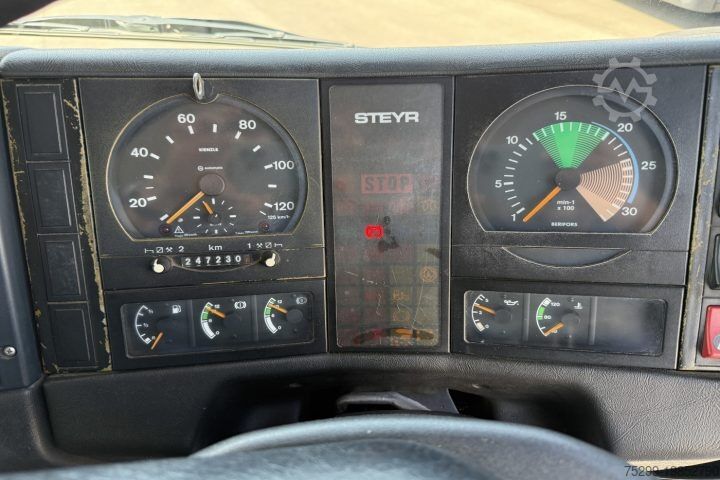 Zamiatarka drogowa Steyr 18.285 M39 Kehrmaschine / Swiss-Vehicle