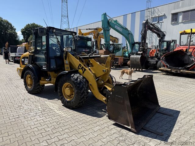 Carregadeira Caterpillar 906M Radlader 55 kW 5600 kg