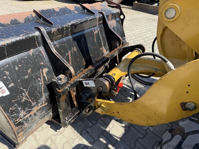 Carregadeira Caterpillar 906M Radlader 55 kW 5600 kg