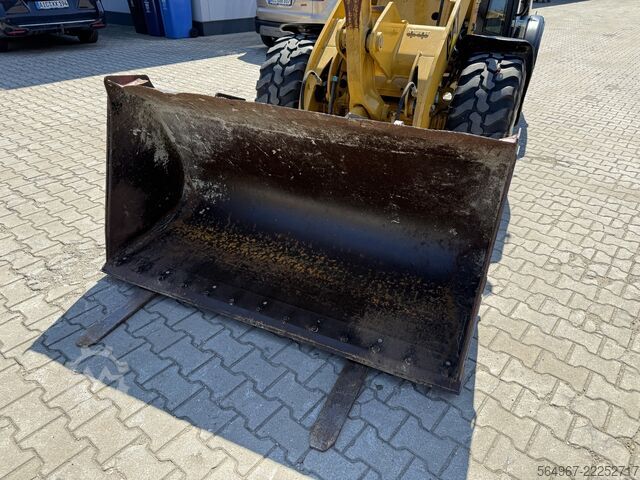Carregadeira Caterpillar 906M Radlader 55 kW 5600 kg