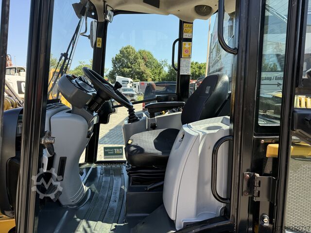 Carregadeira Caterpillar 906M Radlader 55 kW 5600 kg