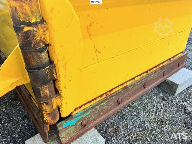 Vama EAU4800K folding wing plow for truck Vama EAU4800K folding wing plow for truck