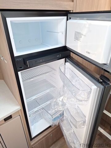 Camper mansardato CARADO pro A 464 Automatik, Fußbodenerw, Markise