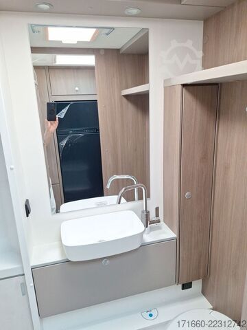 Camper mansardato CARADO pro A 464 Automatik, Fußbodenerw, Markise