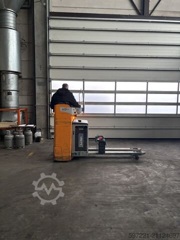 Pallet Trucks Sit-Down Still FXH-20 //Li-Ion