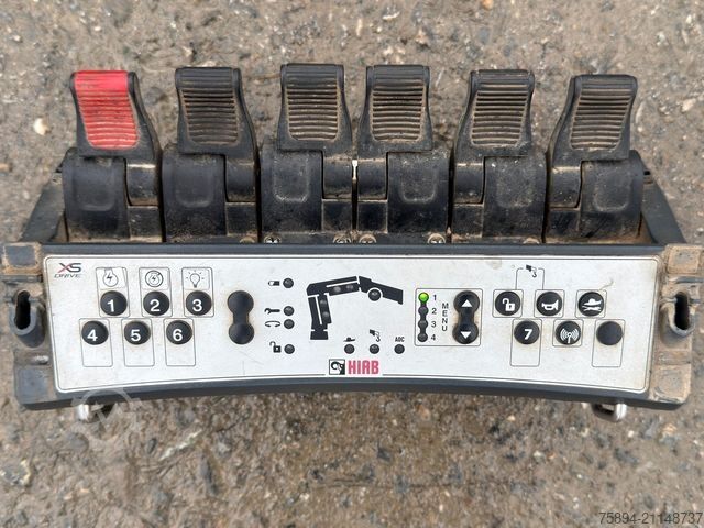 Kravas automašīnai uzstādīts celtnis RENAULT C 430 *KIPPER 5,60m* HIAB 144 BS - 3 HIDUO* 6x4