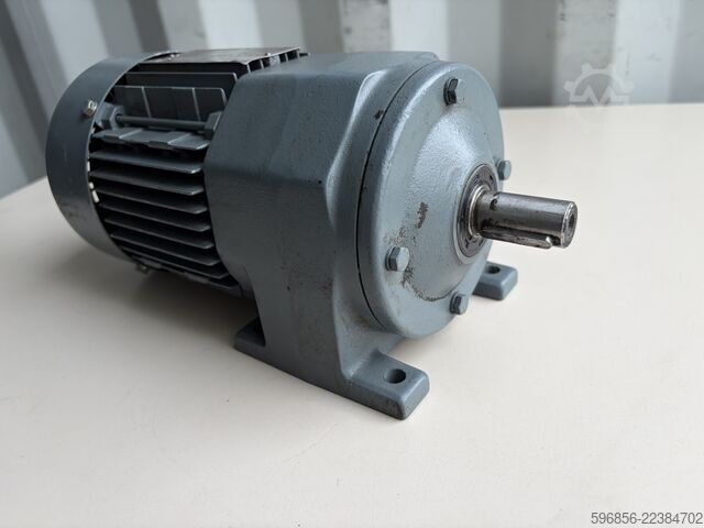  SEW-EURODRIVE R32DT71D6 0,25 kW 36 obr./min 220/380 V SEW-EURODRIVE R32DT71D6 0,25 kW 36 obr./min 220/380 V