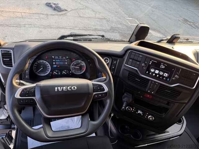 стандартен влекач Iveco sway 490