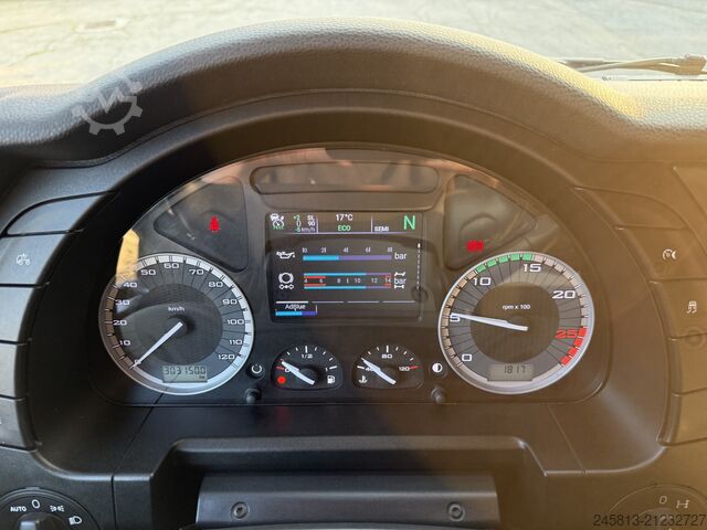 стандартен влекач Iveco sway 490