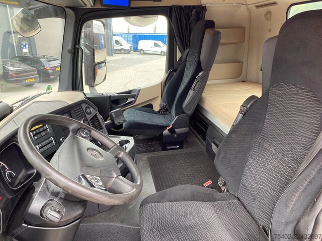 Standard tractor Mercedes-Benz Actros 1943 / PTO / Euro 6 / Automatic