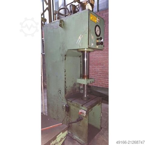 Одноколонний прес - гідравлічний ZEULENRODA PYE 25