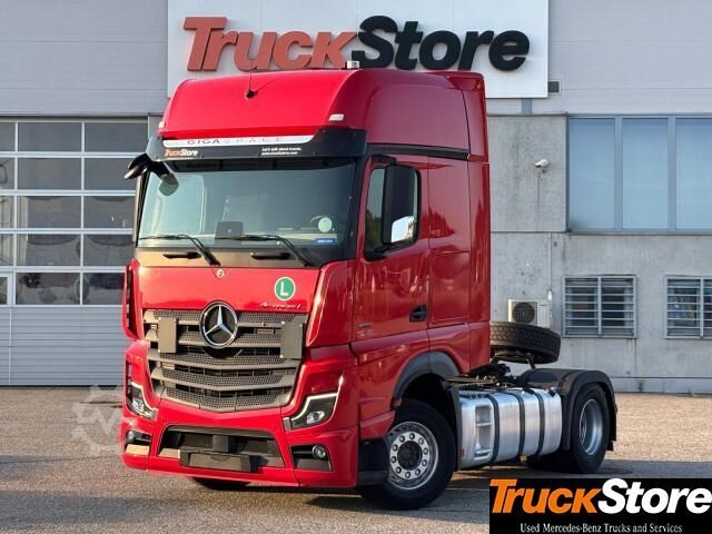 Standard nyergesvontató  Actros 1851 LS