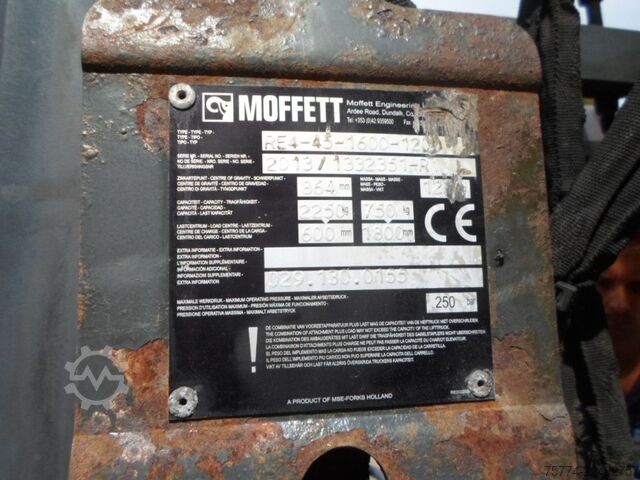 Iekrāvējs MOFFETT M 4 25.3/ 880 Std. ALLRAD !!