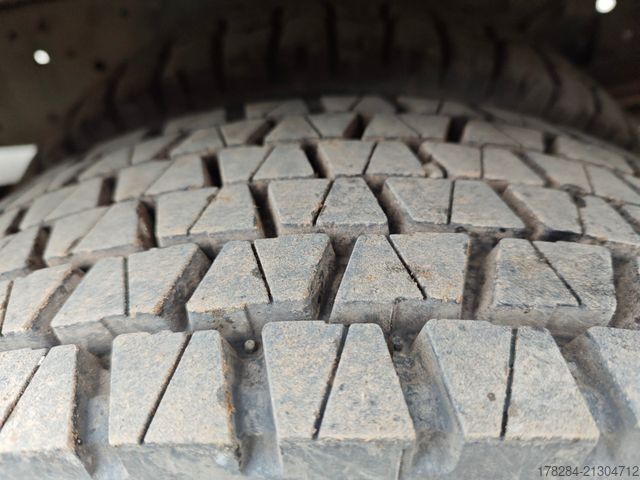 Tovornjak s montažno dvigalko MAN Klaas K28/35 Meter*1500kg*Montagekran*SPS*