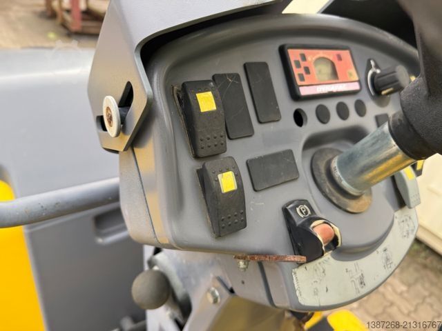 Yksirumpuvalssi DYNAPAC CC1200C Kombiwalze / 2016 BJ / 965 Stunden