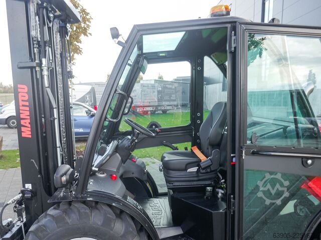 All-terrain forklift Manitou MC 30-4