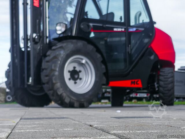 All-terrain forklift Manitou MC 30-4