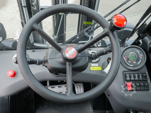 All-terrain forklift Manitou MC 30-4