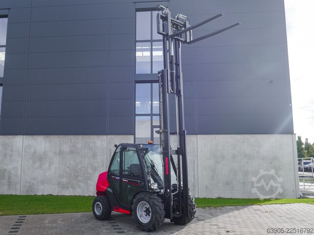 All-terrain forklift Manitou MC 30-4